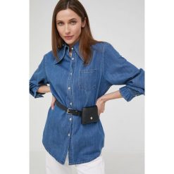 Answear Lab koszula jeansowa damska relaxed z kołnierzykiem klasycznym. Niebieskie koszule Answear Lab, l, bez wzorów, z jeansu, klasyczne, bez kołnierzyka, bez ramiączek. W wyprzedaży za 114.99 zł.