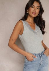 Ciemnoszary Top z Bawełny z Koronkową Wstawką Arivara. Szare topy Renee, l, z aplikacjami, z bawełny, eleganckie, bez kołnierzyka, bez ramiączek. W wyprzedaży za 15.99 zł.