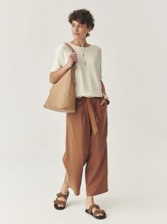 TATUUM Sweter w kolorze kremowym rozmiar: M. Brązowe swetry Tatuum, m, bez wzorów, bez ramiączek. Za 178.37 zł.