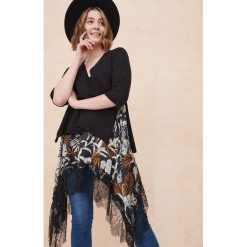 Sukienka / Tunika Islandia BS Czarny/ DP 380. Czarne sukienki blue shadow, s, bez wzorów, z dzianiny, bez kołnierzyka, bez ramiączek. Za 339.90 zł.