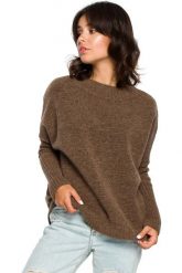 Karmelowy Oversizowy Sweter z Niewielką Stójką. Brązowe swetry MOE, uniwersalny, bez wzorów, z materiału, bez ramiączek. Za 199.90 zł.