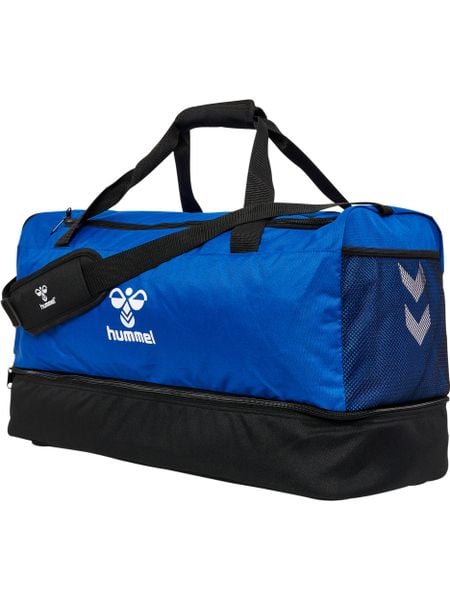 Torba sportowa Hummel Core 2.0 W SC. Czarne torby sportowe Hummel, bez wzorów, z materiału, na ramię. Za 165.00 zł.