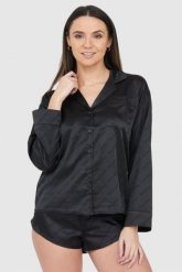 JUICY COUTURE Czarna satynowa koszula piżamowa w logo. Czarne piżamy Juicy Couture, s, bez wzorów, z satyny, bez kołnierzyka, bez ramiączek. W wyprzedaży za 199.99 zł.