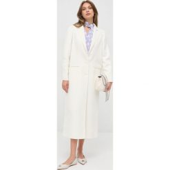 Twinset płaszcz wełniany kolor beżowy przejściowy. Brązowe płaszcze Twinset, bez wzorów, z wełny, klasyczne, bez kaptura. Za 1,879.90 zł.