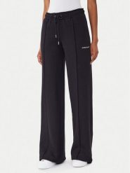 Guess Jeans Spodnie dresowe W5BB04 KC811 Czarny Wide Leg. Czarne spodnie dresowe Guess Jeans, z aplikacjami, z bawełny. Za 249.99 zł.