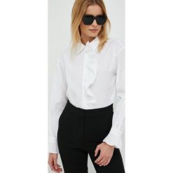Pennyblack koszula bawełniana damska kolor biały regular z kołnierzykiem klasycznym. Białe koszule Pennyblack, bez wzorów, z bawełny, klasyczne, bez kołnierzyka, bez ramiączek. W wyprzedaży za 474.99 zł.