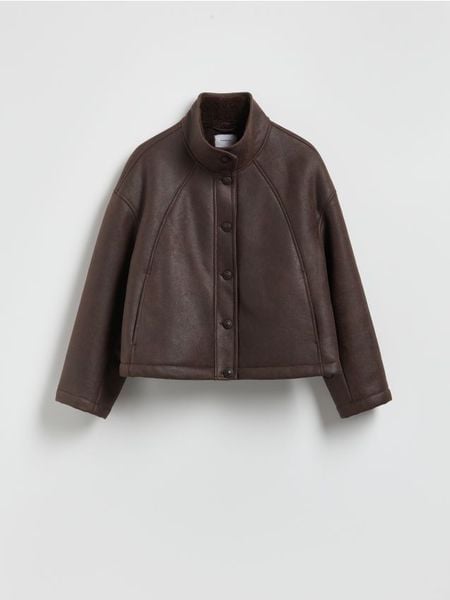 Kurtka z kożuchem - ciemnobrązowy. Brązowe kurtki Reserved, l, bez wzorów, ze skóry, bez kaptura. Za 299.99 zł.