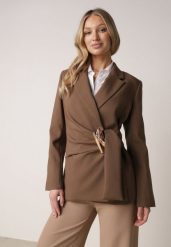 Brązowa Taliowana Marynarka z Wiskozą z Marszczeniem i Aplikacją przy Wiązaniu Alyndra. Brązowe marynarki i żakiety Born2be, l, z aplikacjami, z wiskozy, biznesowe, bez ramiączek. Za 239.99 zł.