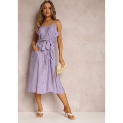 Fioletowa Sukienka Hami. Fioletowe sukienki Renee, l, z aplikacjami, z materiału, eleganckie, bez kołnierzyka, bez ramiączek, midi. W wyprzedaży za 63.99 zł.
