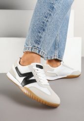 Biało-Czarne Sneakersy Tenisówki z Ozdobną Boczną Naszywką Ranilsa. Białe trampki Born2be, z aplikacjami, z jeansu, eleganckie, bez zapięcia. W wyprzedaży za 84.99 zł.