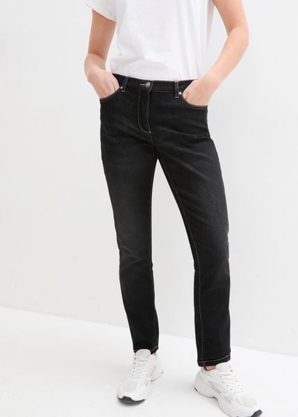 Dżinsy ze stretchem o kroju boyfriend, mid waist. Czarne jeansy bonprix, bez wzorów, z jeansu. Za 142.99 zł.