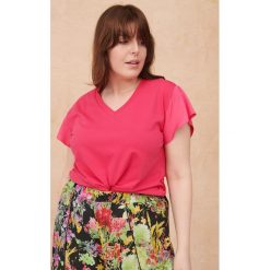 Bluzka Damska Still Plus Size Malinowy. Różowe bluzki blue shadow, plus size, bez wzorów, z bawełny, bez kołnierzyka, plus size, bez ramiączek. Za 129.90 zł.
