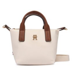 Torebka Tommy Hilfiger. Torebki klasyczne Tommy Hilfiger, bez wzorów, klasyczne, bez dodatków. Za 329.99 zł.