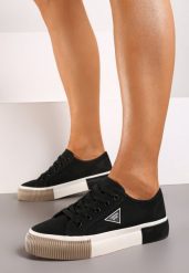 Czarne Trampki ze Sznurowaniem Zdobione Metalową Aplikacją Vimeria. Czarne trampki Renee, z aplikacjami, z jeansu, klasyczne, bez zapięcia. W wyprzedaży za 71.99 zł.