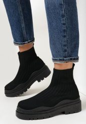 Czarne Sneakersy Razia. Czarne botki Born2be, bez wzorów, z okrągłym noskiem, za kostkę, bez obcasa, na płaskiej podeszwie, bez zapięcia. W wyprzedaży za 74.99 zł.