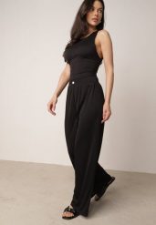 Czarne Szerokie Spodnie z Teksturalnej Tkaniny z Ozdobnym Guzikiem Liphia. Czarne spodnie materiałowe Born2be, bez wzorów, z jeansu, biznesowe, z podwyższonym stanem, długie. Za 49.99 zł.