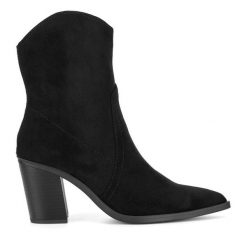 Kowbojki JENNY. Czarne botki Jenny, bez wzorów, bez obcasa, na słupku, bez zapięcia. Za 135.99 zł.