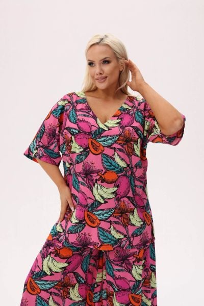 Różowa bluzka Tropica Owocowa Fiesta z dekoltem V PLUS SIZE XXL OVERSIZE. Czerwone bluzki Moda Size Plus Iwanek, l, bez wzorów, z bawełny, boho, bez kołnierzyka, plus size, bez ramiączek. Za 169.90 zł.