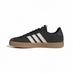 Buty ADIDAS VL COURT 3.0 Czarny. Czarne trekkingi adidas, bez wzorów, z syntetyku, bez zapięcia, trekkingowe. Za 312.55 zł.