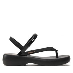 Sandały Ipanema. Czarne sandały Ipanema, bez wzorów, bez obcasa, na płaskiej podeszwie, bez zapięcia. Za 119.99 zł.