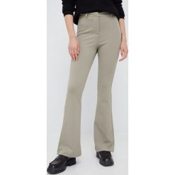 Vero Moda spodnie damskie kolor zielony dzwony high waist. Zielone spodnie materiałowe Vero Moda, bez wzorów, z dzianiny, z podwyższonym stanem. Za 189.99 zł.