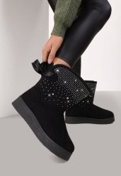 Czarne Śniegowce Susitna. Czarne śniegowce Renee, z aplikacjami, z futra, przed kolano, bez zapięcia. Za 54.99 zł.