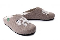 DR. BRINKMANN 320211-08 beige, kapcie damskie. Brązowe kapcie Dr. Brinkmann, bez wzorów. Za 239.90 zł.