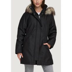 Parka Kobieta ONLY ONLMATHILDA WINTER FUR PARKA OTW. Czarne płaszcze ONLY, na zimę, bez wzorów, z poliesteru, bez kaptura. W wyprzedaży za 386.15 zł.
