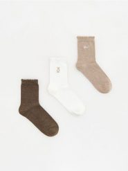 Długie skarpetki z haftem 3 pack - brązowy. Brązowe skarpetki Reserved, bez wzorów. Za 39.99 zł.