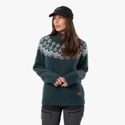 Sweter Wełniany Kobieta Lofoten Elastyczny W Cztery Strony. Zielone swetry SWEDEMOUNT, s, bez wzorów, z dzianiny, klasyczne, bez ramiączek. Za 249.99 zł.