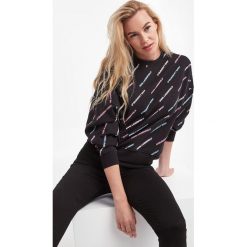 Bluza damska KARL LAGERFELD. Bluzy KARL LAGERFELD, xs, bez wzorów, bez kaptura. W wyprzedaży za 660.87 zł.