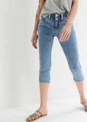 Dżinsy Skinny ze stretchem, mid waist, dł. za kolano. Niebieskie jeansy bonprix, bez wzorów, z jeansu, krótkie. Za 109.99 zł.