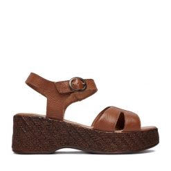 Sandały Lasocki. Brązowe sandały Lasocki, bez wzorów, bez obcasa, na koturnie, bez zapięcia. Za 179.99 zł.