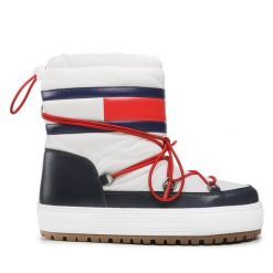 Śniegowce Tommy Jeans. Białe śniegowce Tommy Jeans, bez wzorów, z jeansu, bez zapięcia. Za 779.99 zł.
