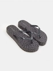 Klapki japonki w panterkę - brązowy. Brązowe japonki Sinsay, bez wzorów, bez obcasa, bez zapięcia. Za 25.99 zł.