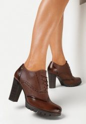 Brązowe Półbuty na Słupku ze Sznurowaniem Chamis. Brązowe półbuty wsuwane Born2be, bez wzorów, z jeansu, eleganckie, bez obcasa, na słupku. Za 119.99 zł.