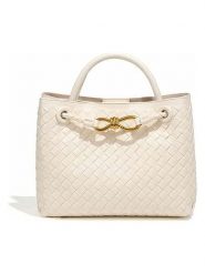 SUVRAI Torebka w kolorze kremowym - 30 x 23 x 13 cm rozmiar: onesize. Brązowe torebki klasyczne SUVRAI, bez wzorów, z materiału, przez ramię, bez dodatków. Za 130.99 zł.