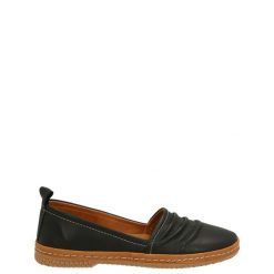 CZARNE KLAPKI Z TŁOCZONEJ SKÓRY 772 BLACK. Czarne klapki Venezia, bez wzorów, ze skóry, bez obcasa, bez zapięcia. Za 229.00 zł.