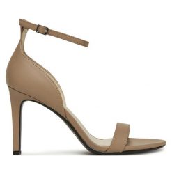 Sandały Calvin Klein. Brązowe sandały Calvin Klein, bez wzorów, bez obcasa, na szpilce, bez zapięcia. Za 429.99 zł.