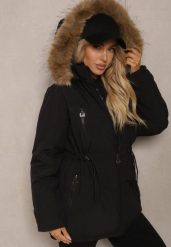 Czarna Zimowa Kurtka Parka Ozdobiona Futerkiem Sianila. Czarne kurtki Renee, na zimę, l, z aplikacjami, z jeansu, eleganckie, bez kaptura. W wyprzedaży za 263.99 zł.