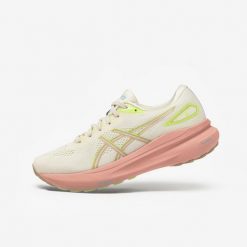 Buty do biegania damskie ASICS Superion 8. Brązowe buty do biegania ASICS, bez wzorów, z meshu, bez zapięcia, do biegania. W wyprzedaży za 599.99 zł.