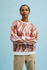 Bluza wkładana przez głowę z geometrycznym wzorem brązowa. Brązowe bluzy MOODO, l, bez wzorów, bez ramiączek, bez kaptura. W wyprzedaży za 32.99 zł.