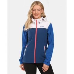 Damska kurtka softshell Kilpi RAVIA-W. Niebieskie kurtki przejściowe sportowe Kilpi, bez wzorów, z softshellu, bez kaptura, trekkingowe. Za 473.69 zł.