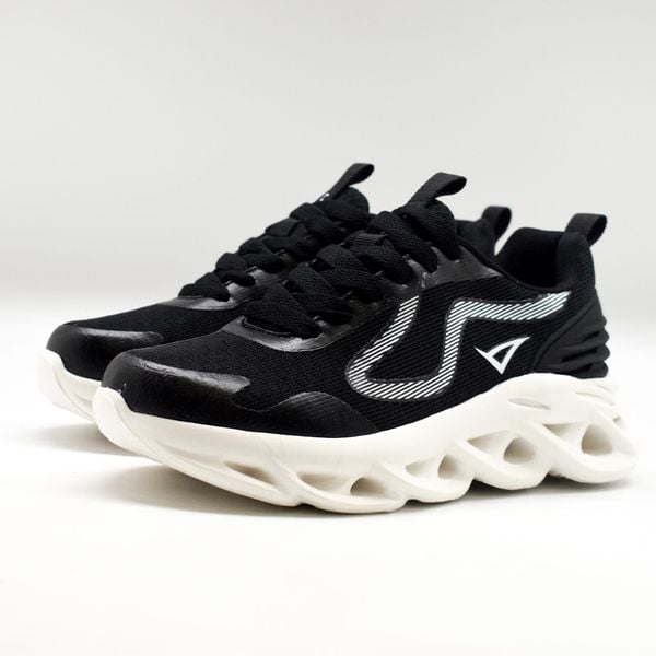 Buty sportowe DIMU czarne. Czarne buty treningowe LEGEA, bez wzorów, ze skóry, bez zapięcia. Za 110.90 zł.