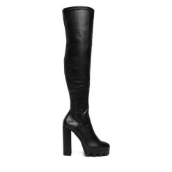 Kozaki DeeZee. Czarne kozaki DeeZee, bez wzorów, bez obcasa, na słupku, bez zapięcia. Za 239.99 zł.