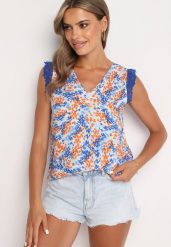Niebieska Top z Wiskozy z Koronką Wokół Ramion Krivia. Niebieskie topy Born2be, s, bez wzorów, z jeansu, eleganckie, bez kołnierzyka, bez ramiączek. Za 49.99 zł.