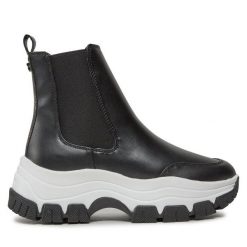 Botki Guess. Czarne botki Guess, z aplikacjami, bez obcasa, na płaskiej podeszwie, bez zapięcia. Za 739.99 zł.