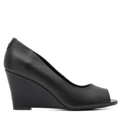 Półbuty Lasocki. Czarne półbuty wsuwane Lasocki, bez wzorów, bez obcasa, na koturnie. Za 229.99 zł.