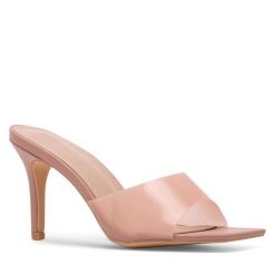 Klapki DeeZee. Czerwone klapki DeeZee, bez wzorów, bez obcasa, bez zapięcia. Za 149.99 zł.