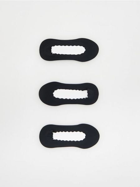 Skarpety 3 pack - czarny. Czarne skarpetki Reserved, bez wzorów. W wyprzedaży za 29.99 zł.